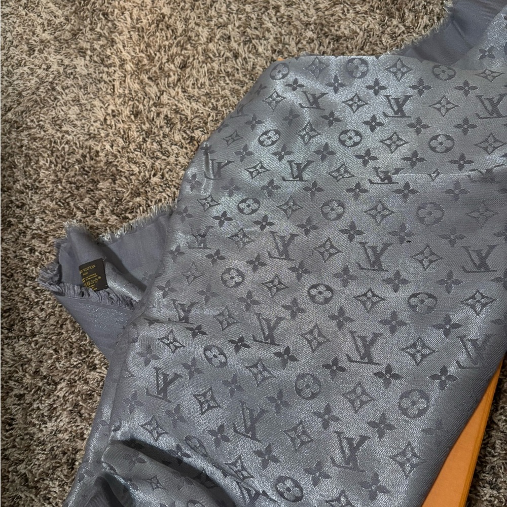 Louis Vuitton Silver Monogram Shawl - Picture 2 of 3